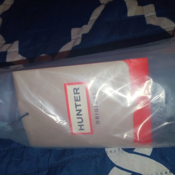 Hunter 🌂 - Picture 2 of 4